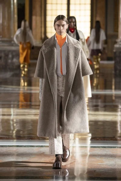 Look 44